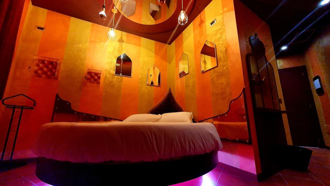 C rooms - Love Motel Monza Cinisello Balsamo Buitenkant foto