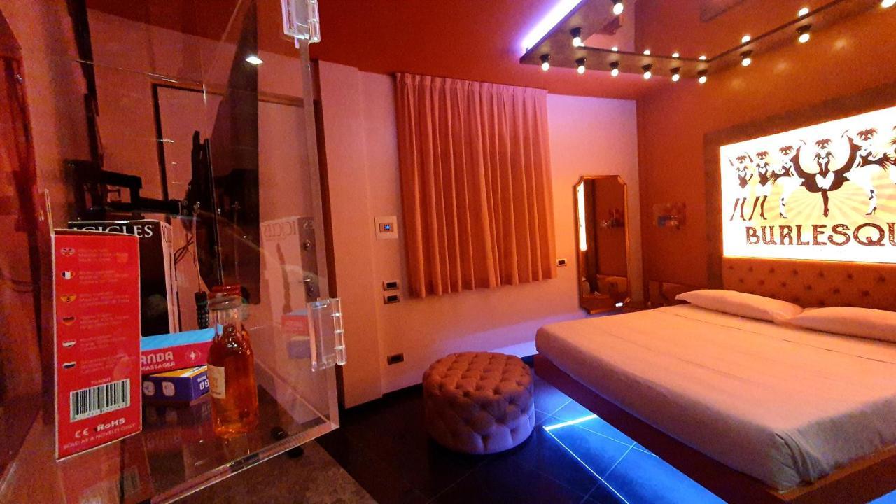 C rooms - Love Motel Monza Cinisello Balsamo Buitenkant foto